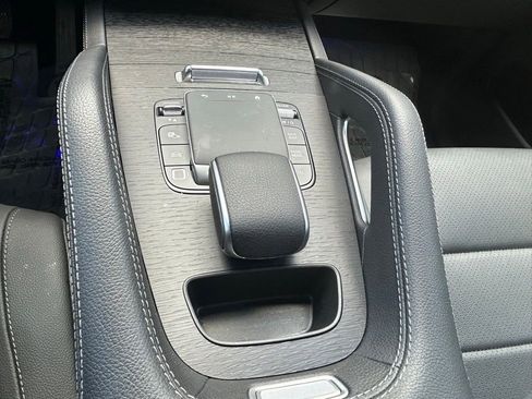 Used 2025 Mercedes-Benz GLE 450e 4MATIC image 19