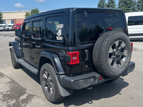 Used 2018 Jeep Wrangler Unlimited Sahara AWD/4WD image 2