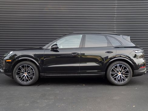 Used 2026 Porsche Cayenne AWD/4WD image 2