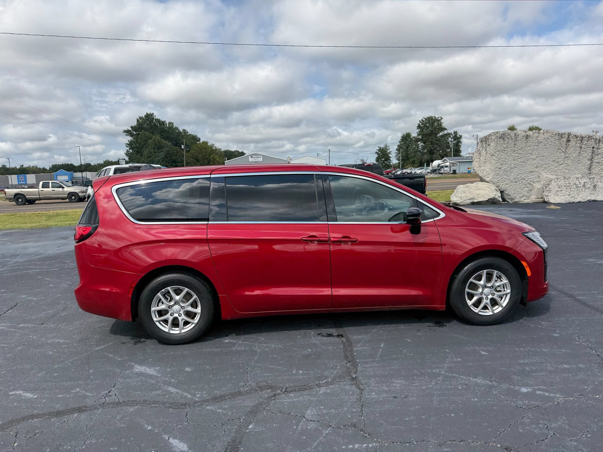Used 2027 Chrysler Pacifica Select FWD image 50