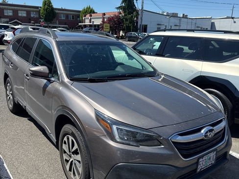 Used 2022 Subaru Outback Premium AWD/4WD image 4
