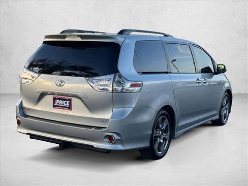 Used 2017 Toyota Sienna SE image 6