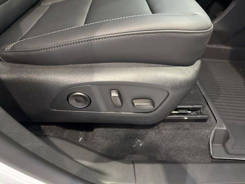 New 2025 GMC Acadia Elevation w/ Elevation Premium Package image 13