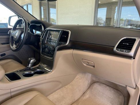 Used 2018 Jeep Grand Cherokee Overland image 25