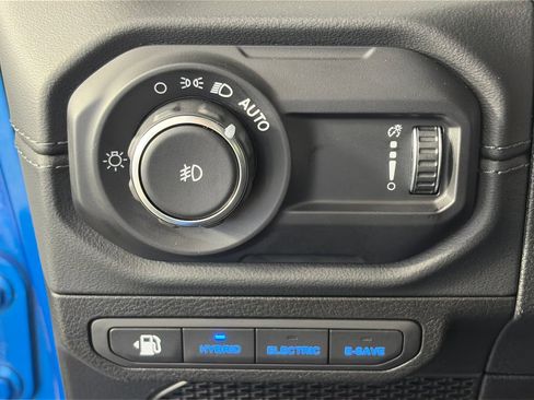 Used 2024 Jeep Wrangler Unlimited Sahara AWD/4WD image 25