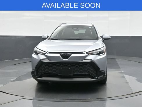 Used 2024 Toyota Corolla Cross SE image 2