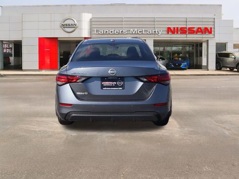 Used 2025 Nissan Sentra SV w/ Trunk Package image 4