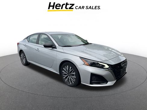 Used 2024 Nissan Altima 2.5 SV image 1