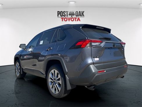 Used 2025 Toyota RAV4 XLE Premium image 5
