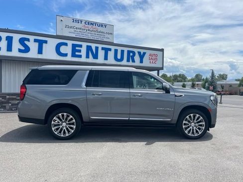 Used 2022 GMC Yukon XL Denali w/ Denali Premium Package AWD/4WD image 14