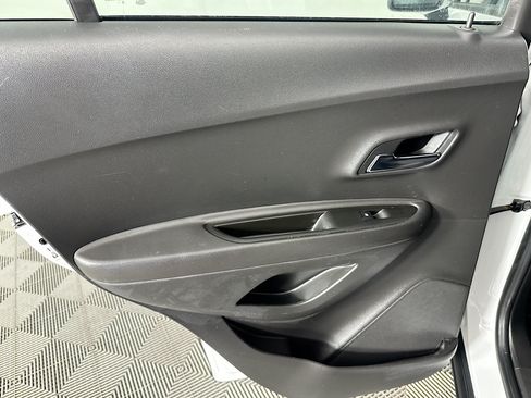 Used 2020 Chevrolet Trax LS FWD image 22