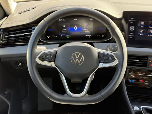 Used 2025 Volkswagen Jetta SE image 28