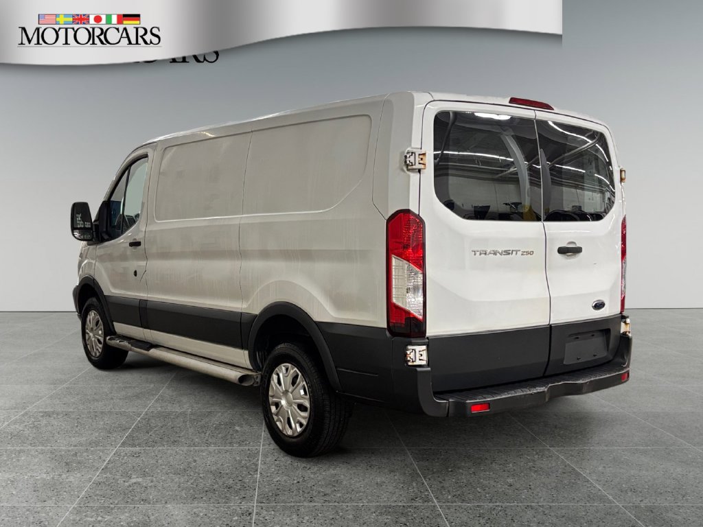 Used 2015 Ford Transit 250 130 Low Roof w/ Exterior Upgrade Package RWD image 5