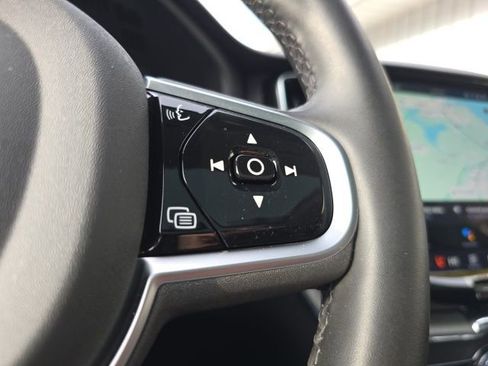 Certified 2025 Volvo XC60 B5 Plus image 31