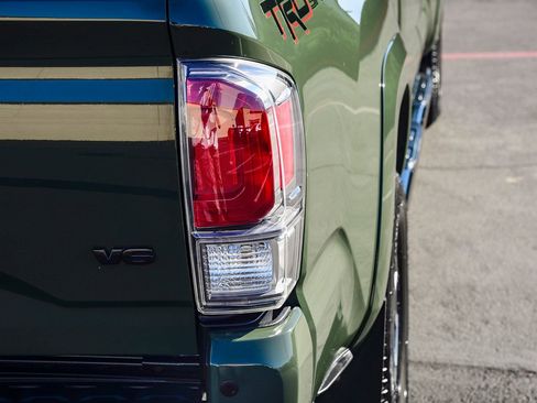 Used 2022 Toyota Tacoma TRD Sport image 8