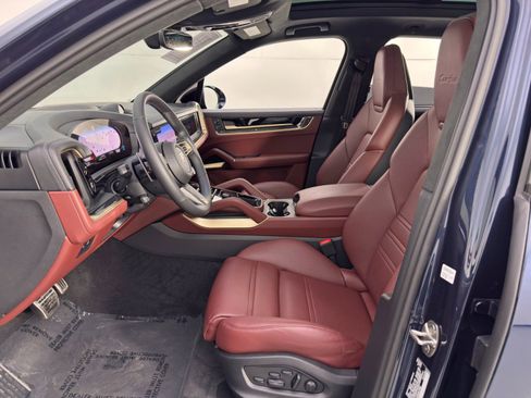 Used 2025 Porsche Cayenne Turbo image 17