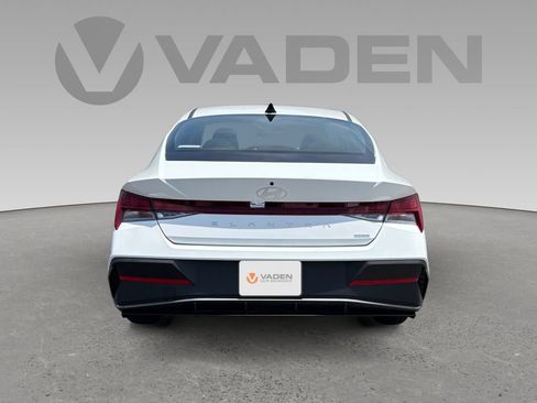 New 2026 Hyundai Elantra Hybrid FWD image 16