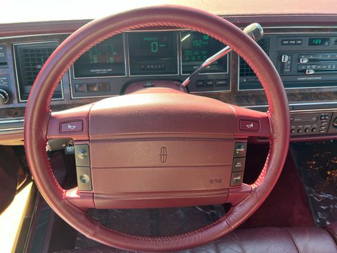 Used 1990 Lincoln Town Car image 60