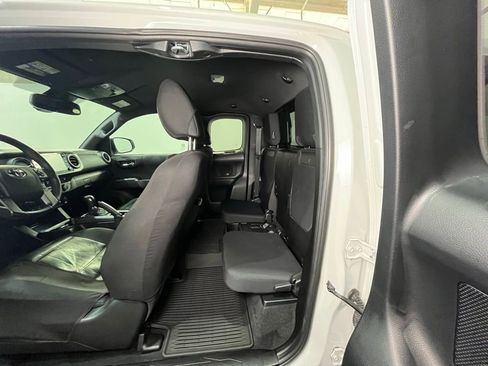 Used 2021 Toyota Tacoma TRD Sport w/ TRD Premium Sport Package AWD/4WD image 18