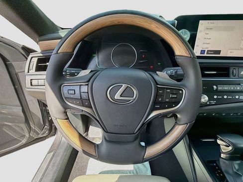 Used 2024 Lexus ES 300h w/ Technology Package FWD image 39