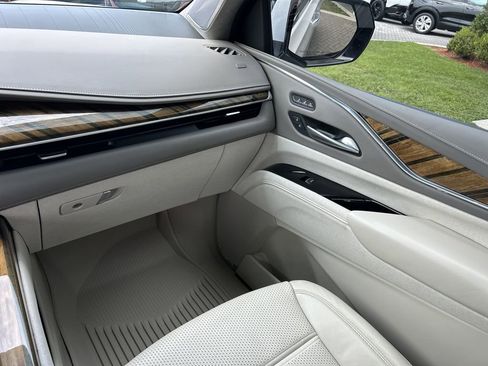 Used 2021 Cadillac Escalade Premium Luxury Platinum image 16