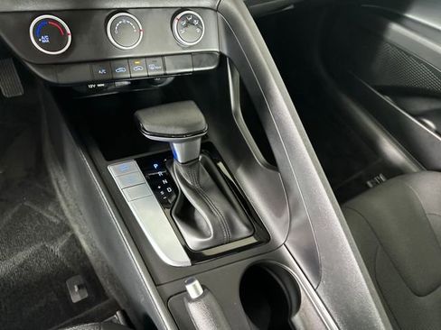 Used 2024 Hyundai Elantra SE image 20