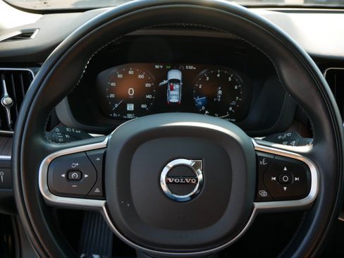Used 2021 Volvo XC60 T5 Momentum w/ Premium Package AWD/4WD image 25