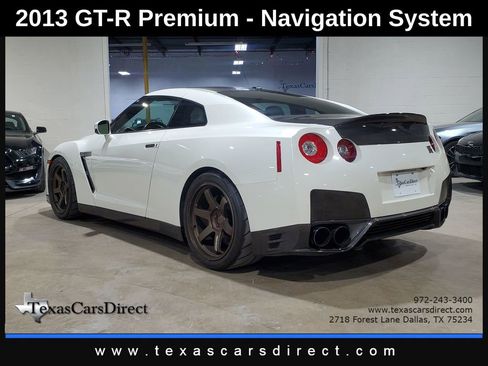 Used 2013 Nissan GT-R Premium image 12