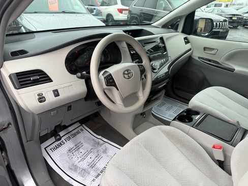 Used 2013 Toyota Sienna LE image 14