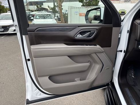 Used 2023 GMC Yukon SLT image 12