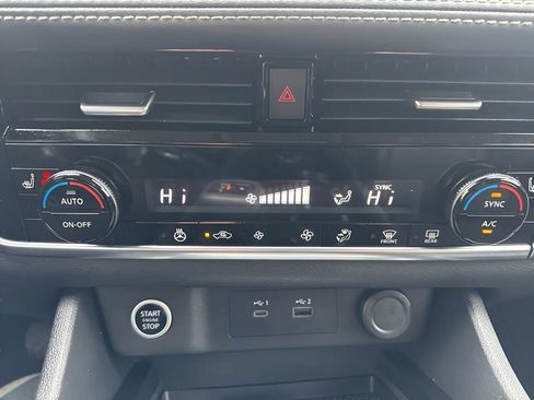 Used 2023 Nissan Rogue SV w/ SV Premium Package image 19