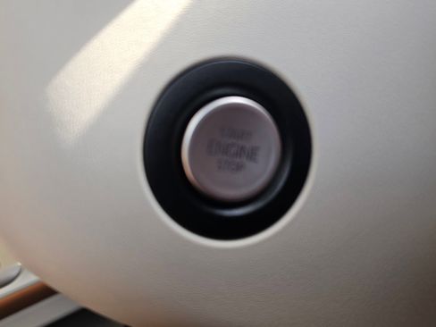 New 2025 Volkswagen ID. Buzz 1st Edition image 18