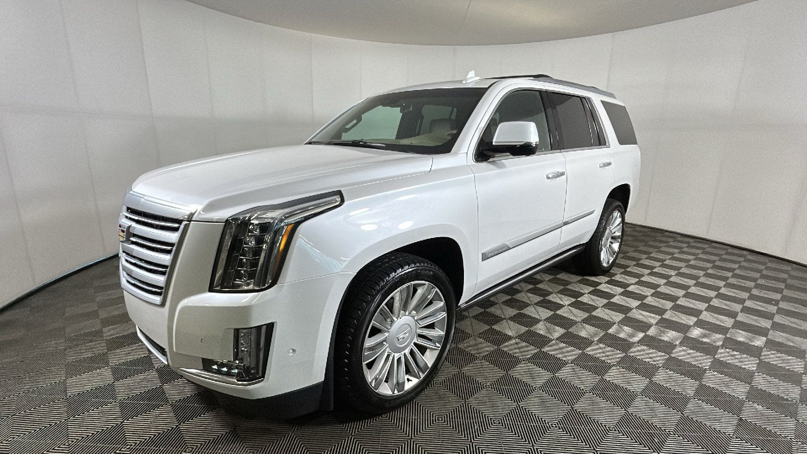 Used 2019 Cadillac Escalade Platinum RWD image 8