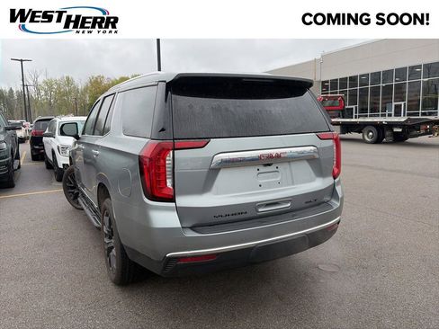 Used 2023 GMC Yukon SLT w/ SLT Premium Package AWD/4WD image 3