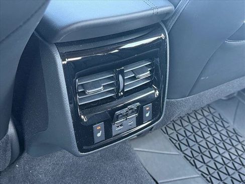Used 2022 Toyota Avalon Limited w/ Advanced Safety Package FWD image 19