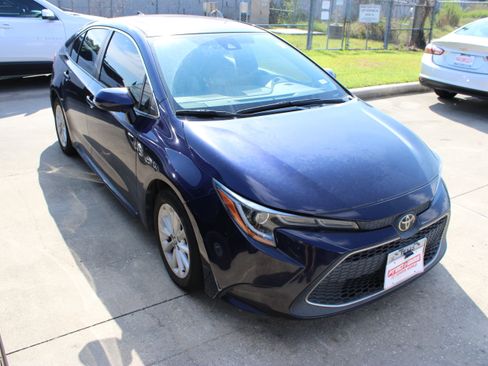 Used 2020 Toyota Corolla XLE FWD image 2