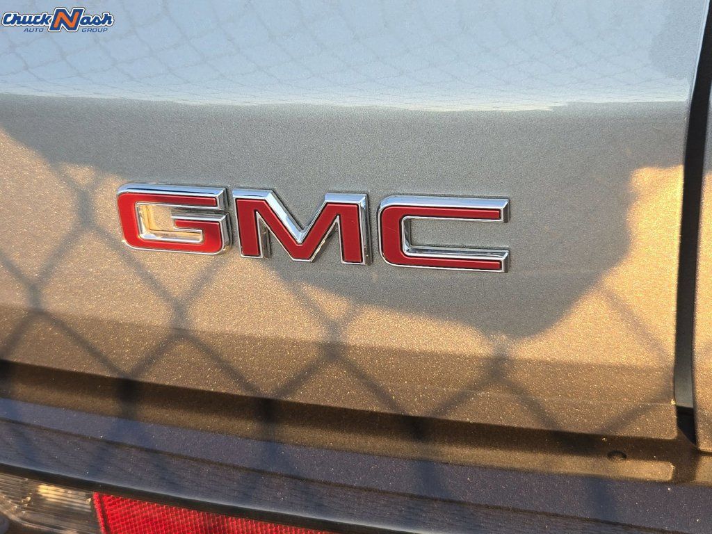 Used 2025 GMC Acadia Denali FWD image 6