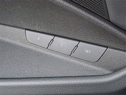 Used 2022 Audi e-tron Premium image 22