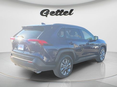 Used 2019 Toyota RAV4 XLE Premium FWD image 5