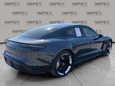 Used 2022 Porsche Taycan image 5