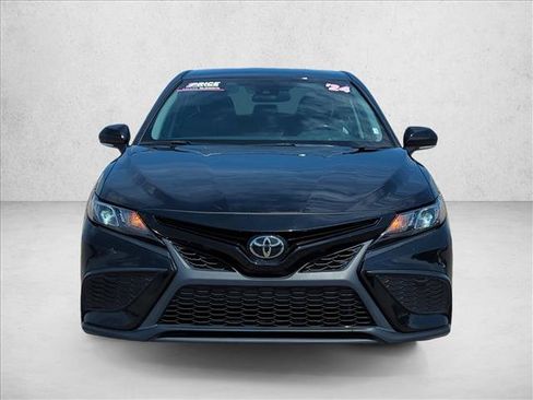 Used 2024 Toyota Camry SE FWD image 2