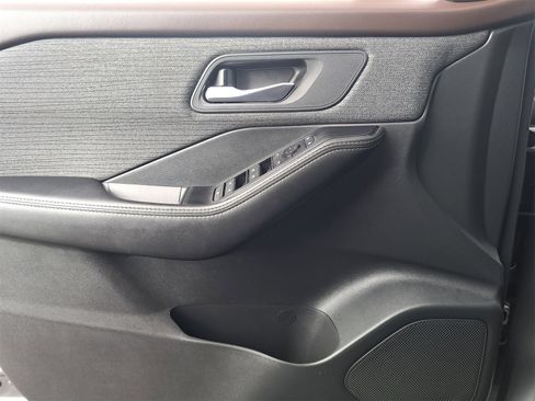 Used 2021 Nissan Rogue SV image 26