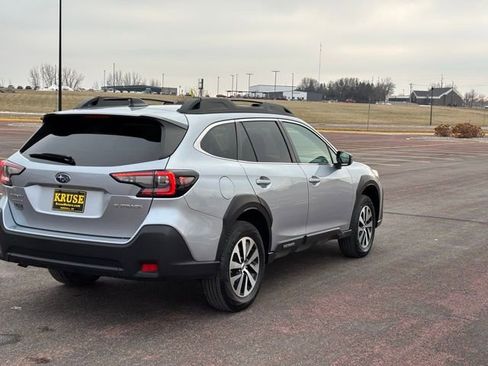 Used 2024 Subaru Outback Premium image 3