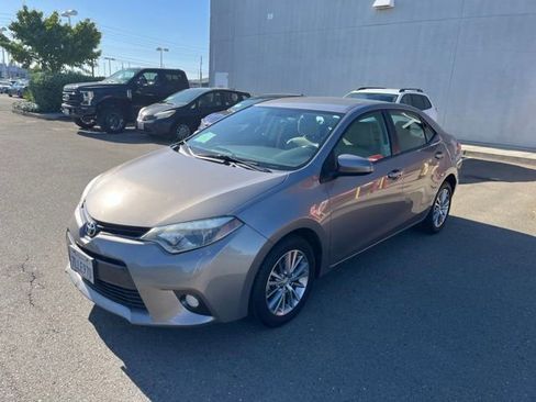 Used 2015 Toyota Corolla LE FWD image 3
