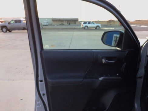 Used 2017 Toyota Tacoma TRD Pro image 10