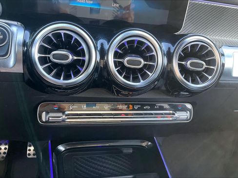 Used 2020 Mercedes-Benz GLB 250 image 33