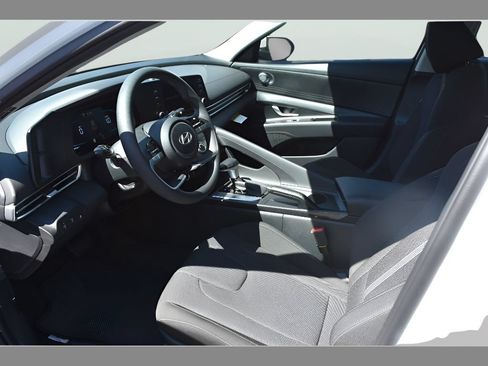 New 2026 Hyundai Elantra SE FWD image 8