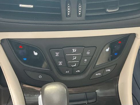 Used 2019 Buick Envision Essence AWD/4WD image 15