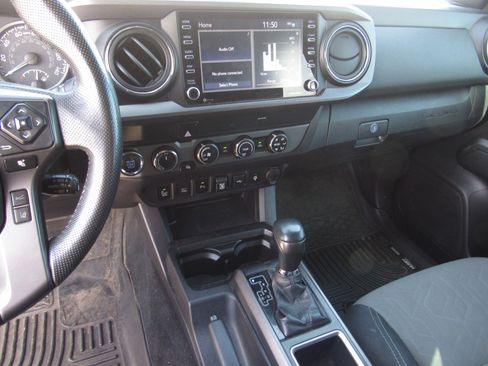 Used 2020 Toyota Tacoma TRD Off-Road w/ Technology Package image 16