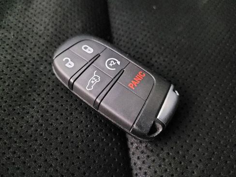 Used 2018 Dodge Durango GT image 32